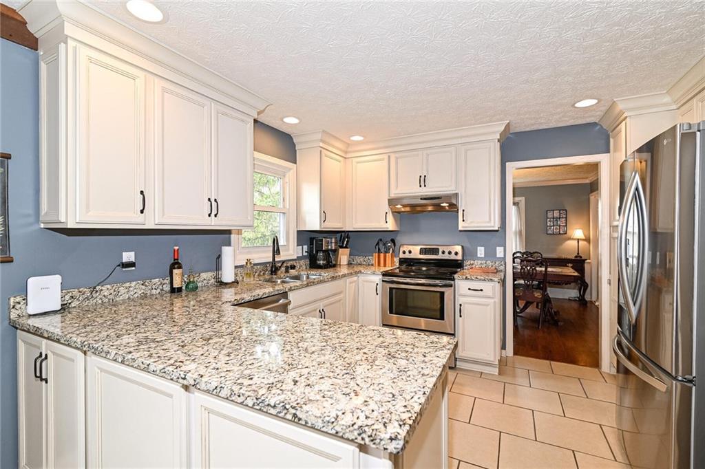 12727 Charing Cross Road Carmel, IN 46033 - Photo 11 of 40 Gallery Image 11
