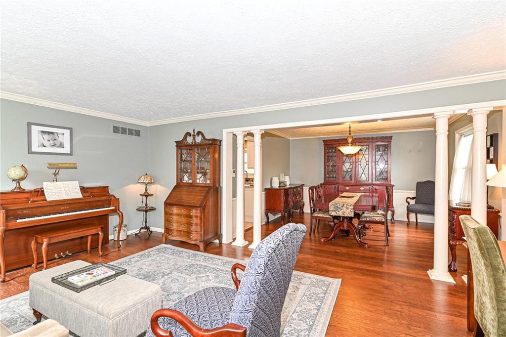 12727 Charing Cross Road Carmel, IN 46033 - Photo 6 of 40 Gallery Image 6