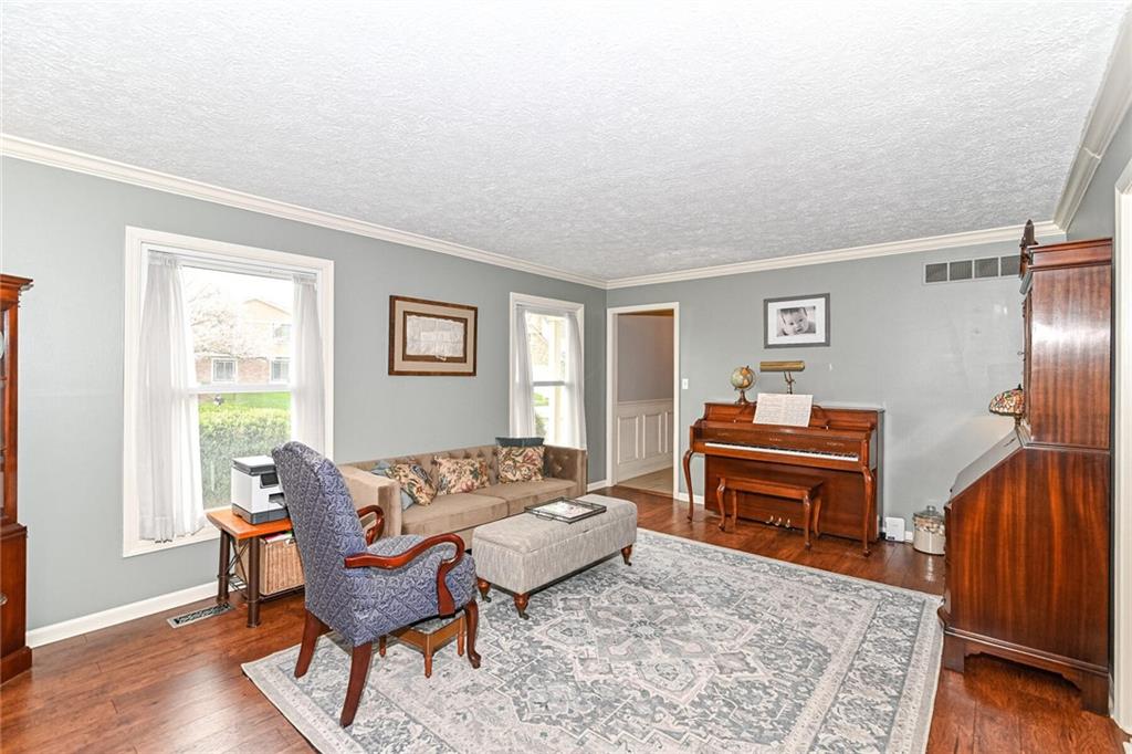 12727 Charing Cross Road Carmel, IN 46033 - Photo 7 of 40 Gallery Image 7