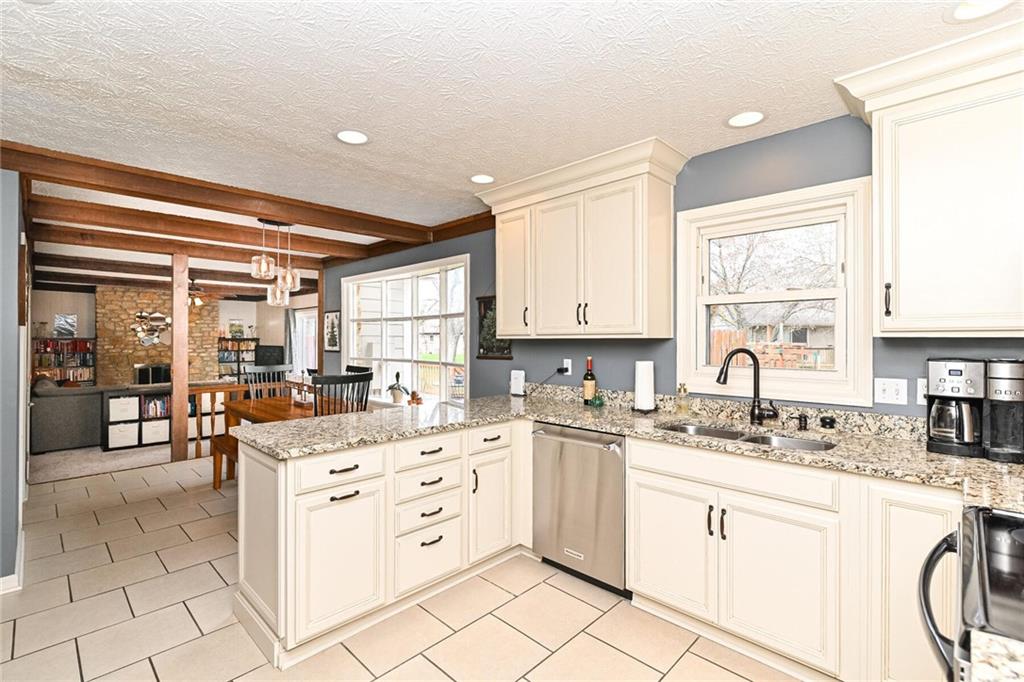 12727 Charing Cross Road Carmel, IN 46033 - Photo 10 of 40 Gallery Image 10