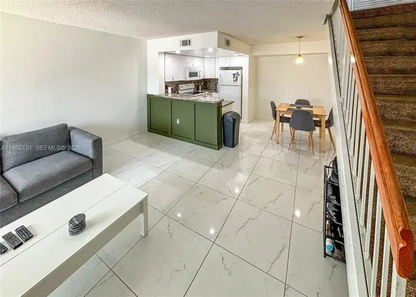$2,500 | 650 Northwest 86th Place, Unit 3209, Miami, FL 33126