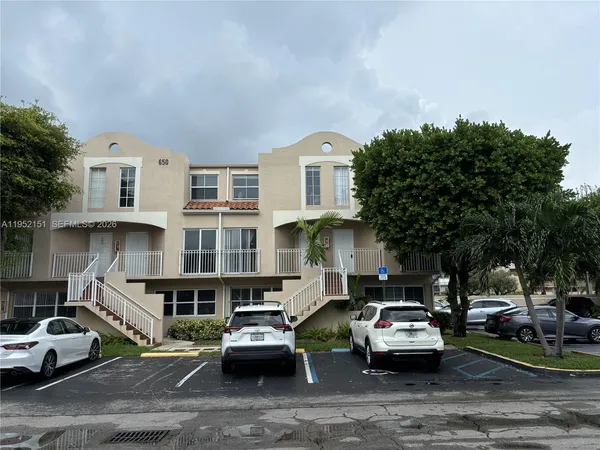 $2,500 | 650 Northwest 86th Place, Unit 3209, Miami, FL 33126