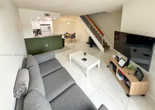 $2,500 | 650 Northwest 86th Place, Unit 3209, Miami, FL 33126