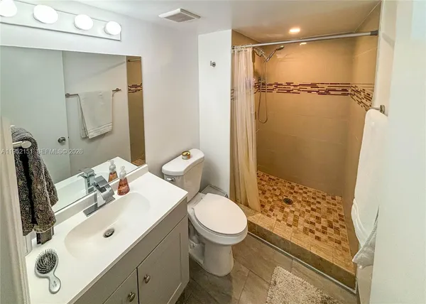 $2,500 | 650 Northwest 86th Place, Unit 3209, Miami, FL 33126