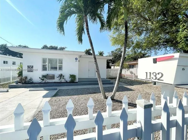 a view of outdoor space yard and patio