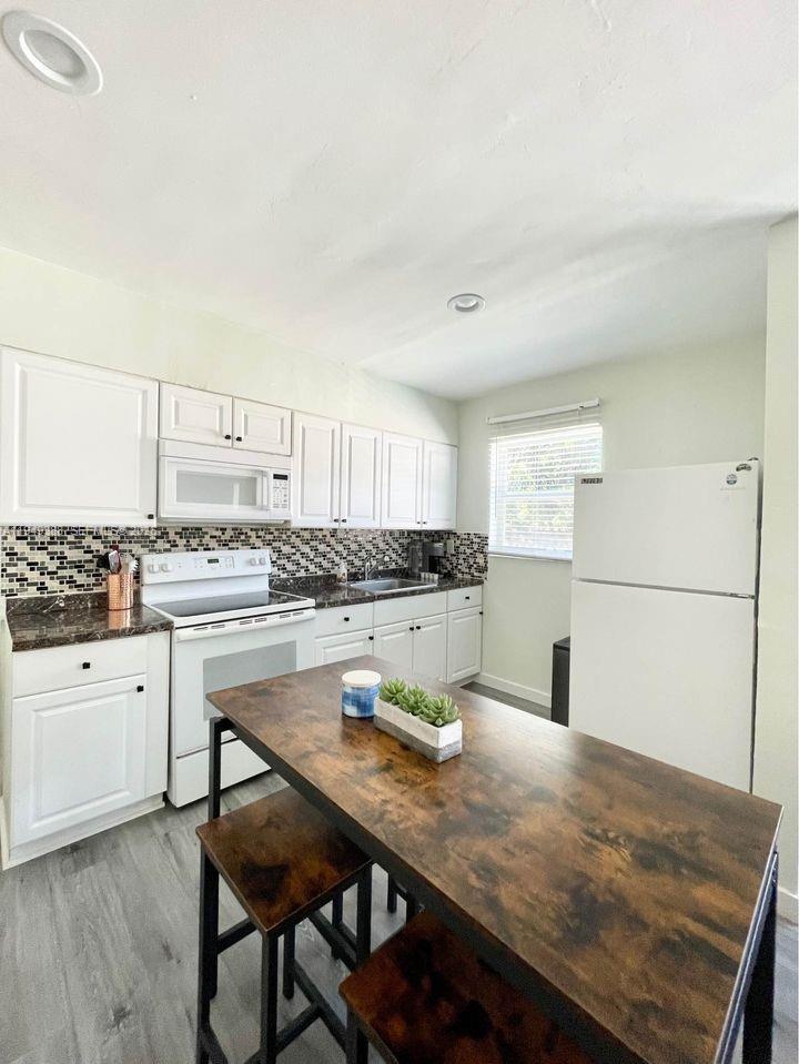 1130 Northeast 111th Street Miami, FL 33161 - Photo 14 of 19