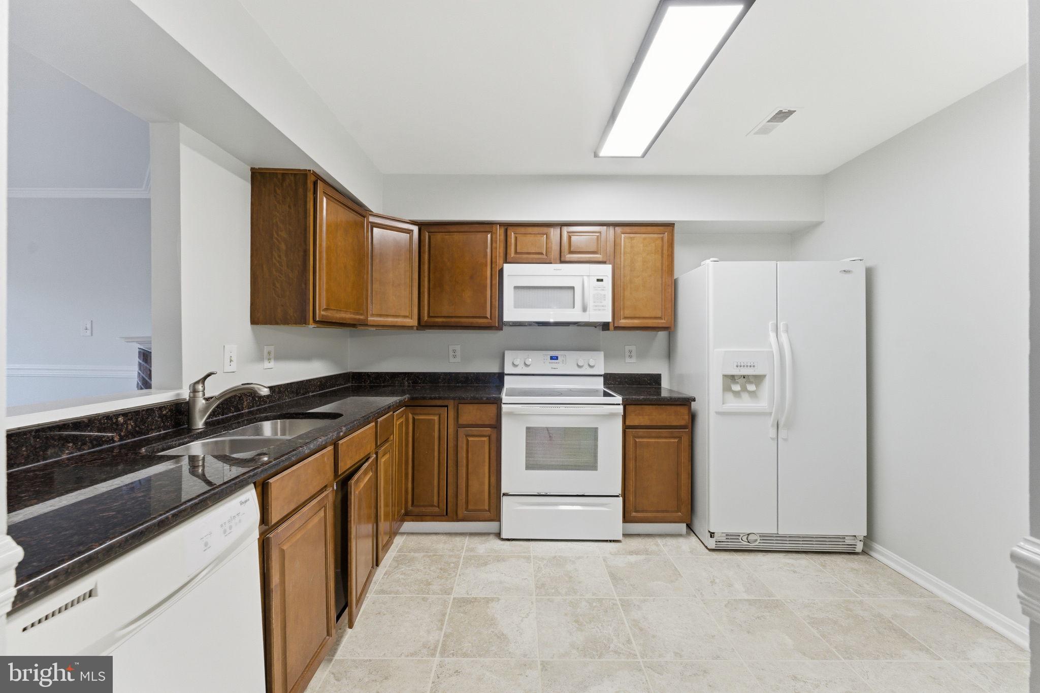 7498 Tangier Way Manassas, VA 20109 - Photo 13 of 40 Kitchen view 1