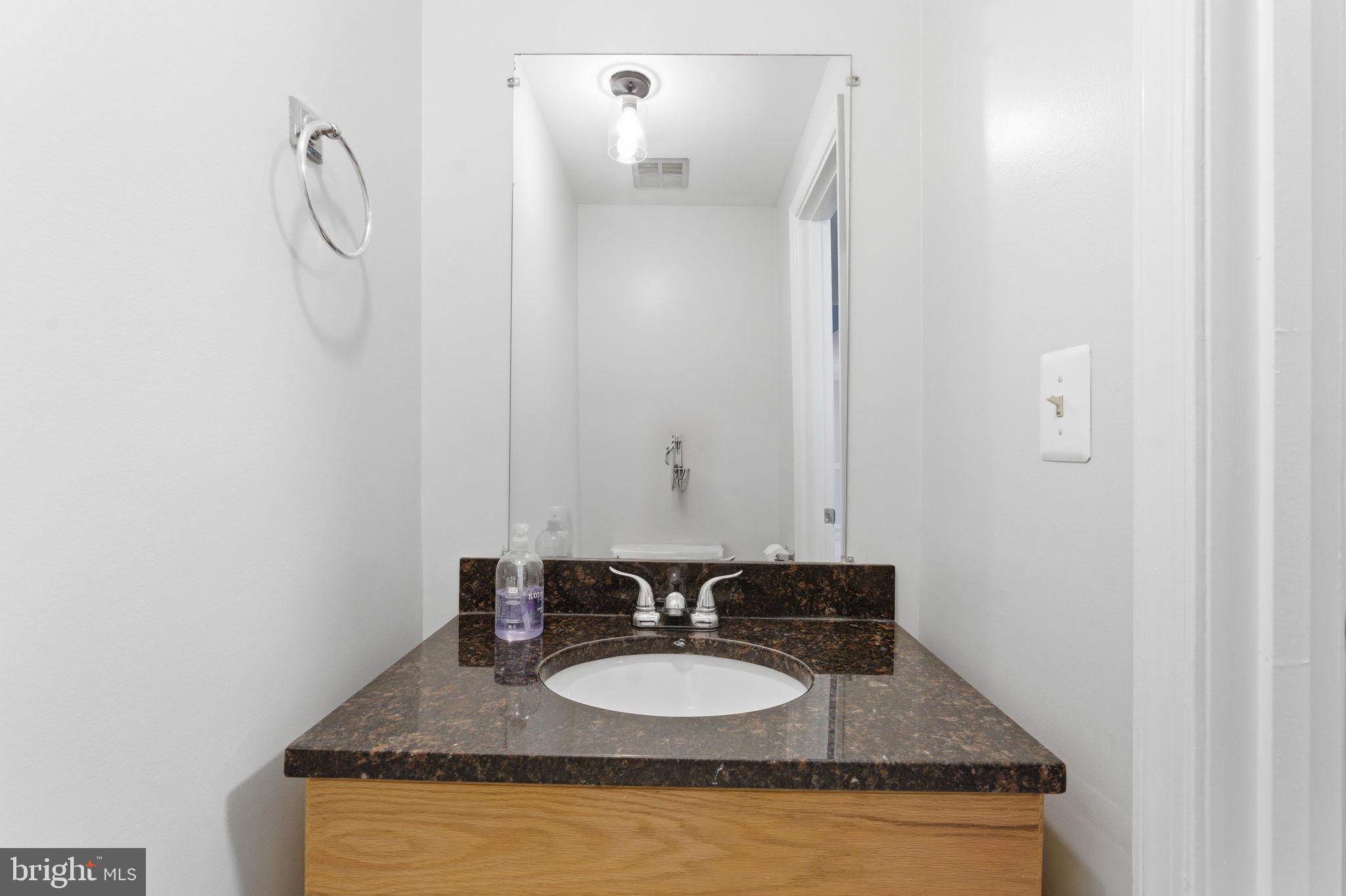 7498 Tangier Way Manassas, VA 20109 - Photo 17 of 40 Powder room in main alevel