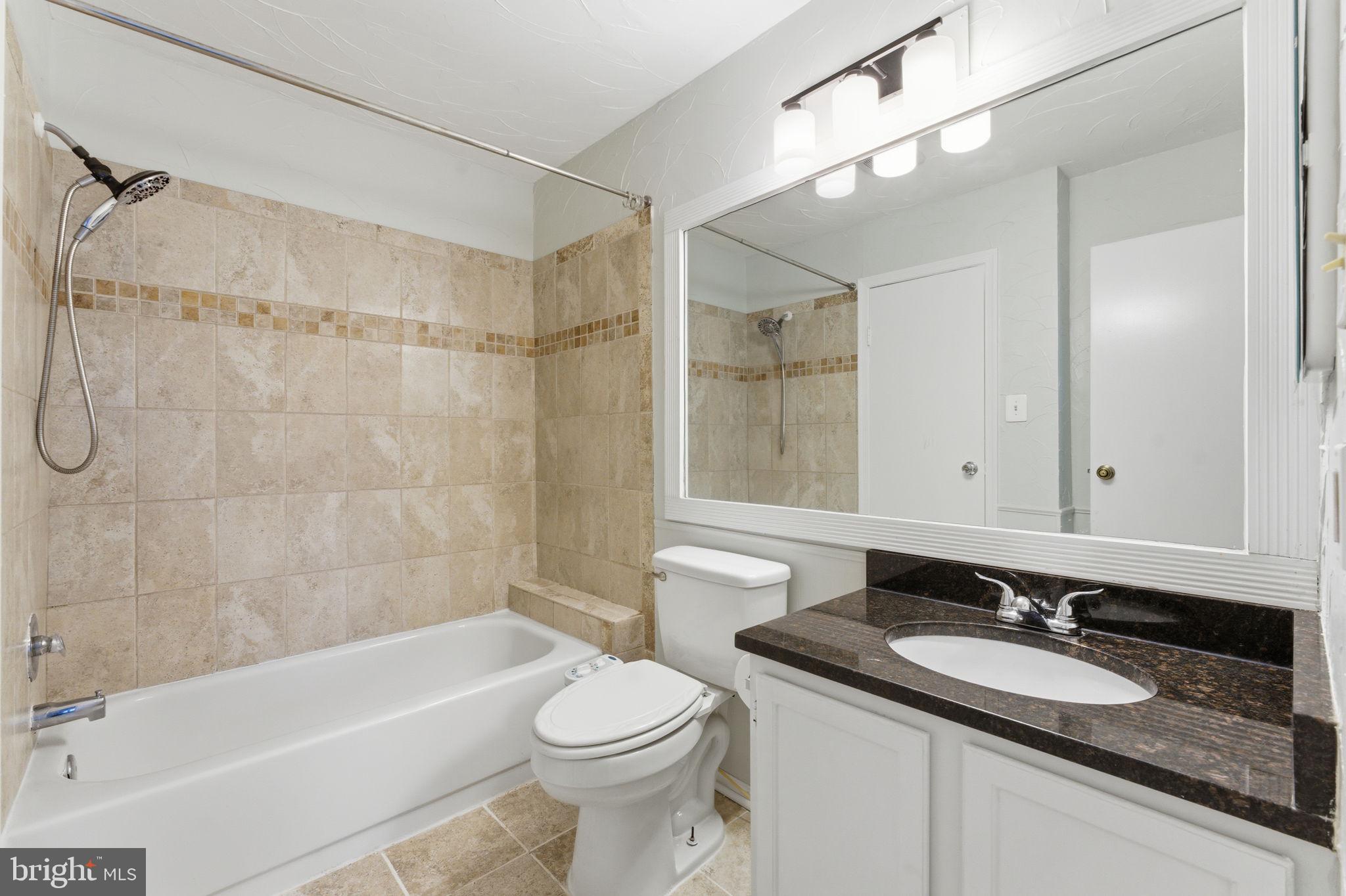 7498 Tangier Way Manassas, VA 20109 - Photo 23 of 40 2nd floor bathroom