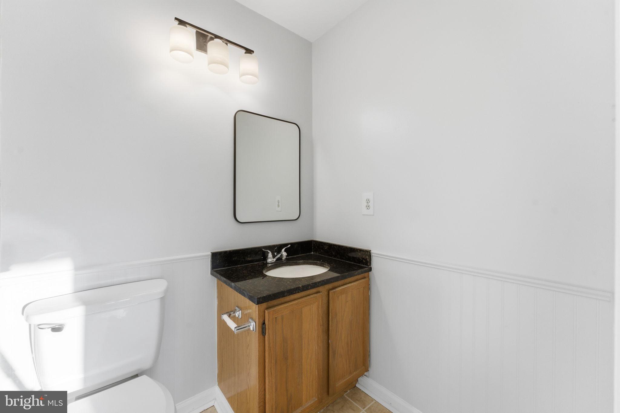7498 Tangier Way Manassas, VA 20109 - Photo 27 of 40 3rd floor bathroom view 1