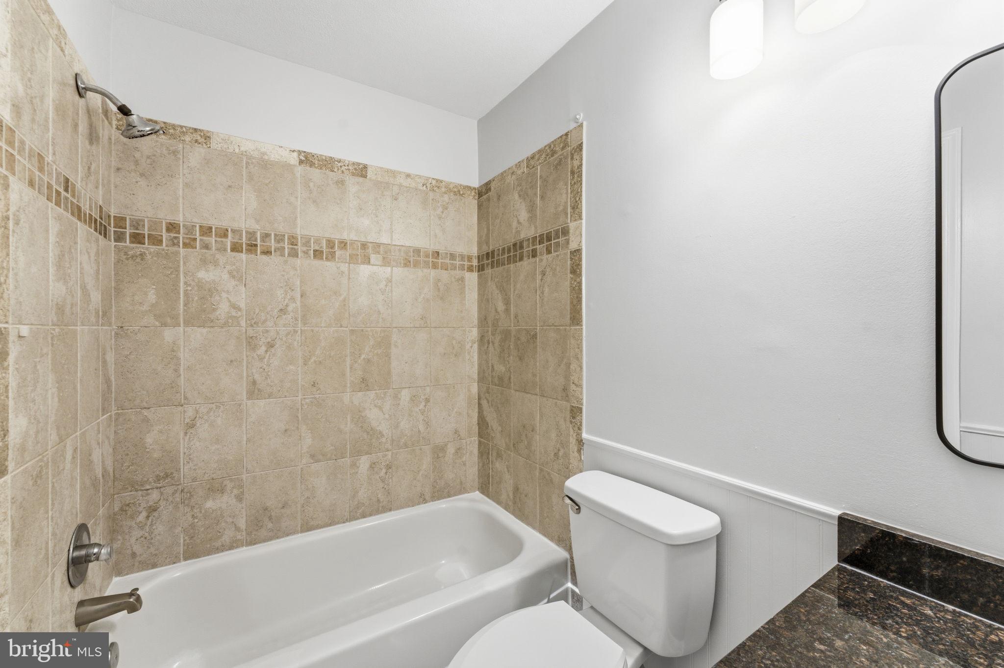 7498 Tangier Way Manassas, VA 20109 - Photo 28 of 40 3rd floor bathroom view 2