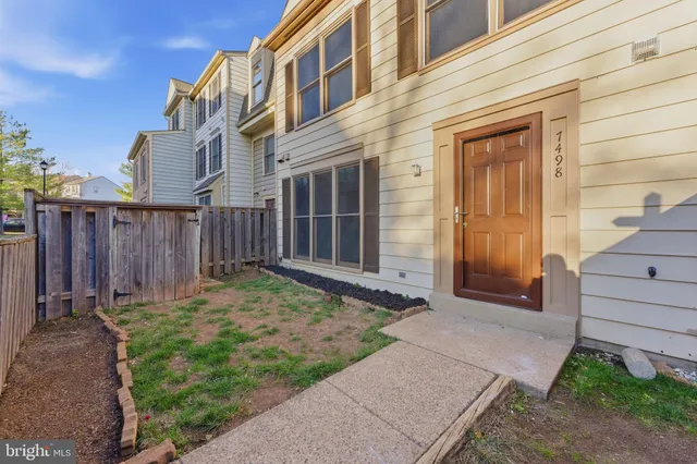 $375,000 | 7498 Tangier Way, Manassas, VA 20109