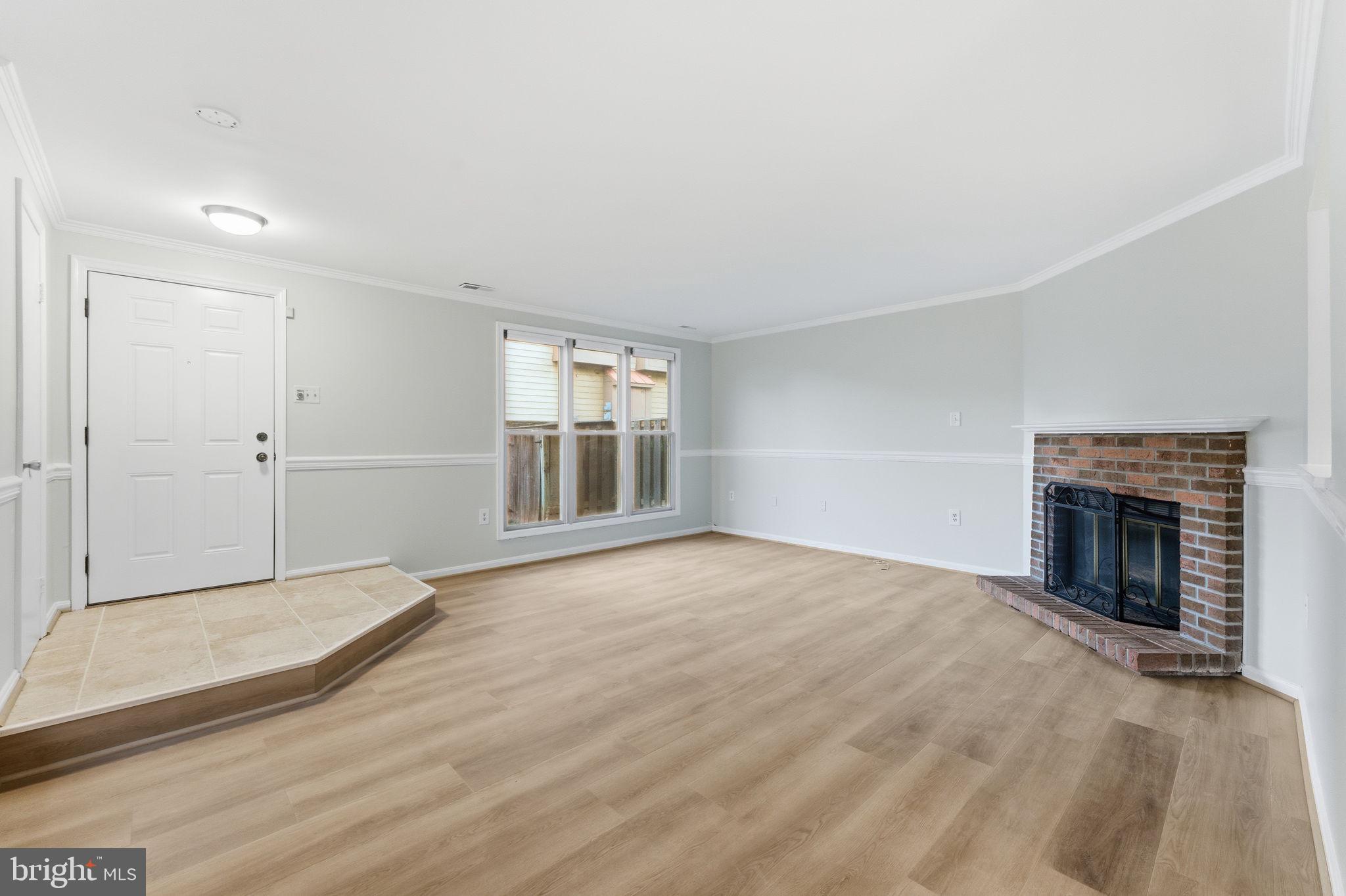 7498 Tangier Way Manassas, VA 20109 - Photo 6 of 40 Living room view 1