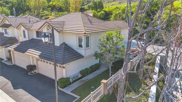 $859,900 | 5931 East Rocking Horse Way, Unit 15, Orange, CA 92869