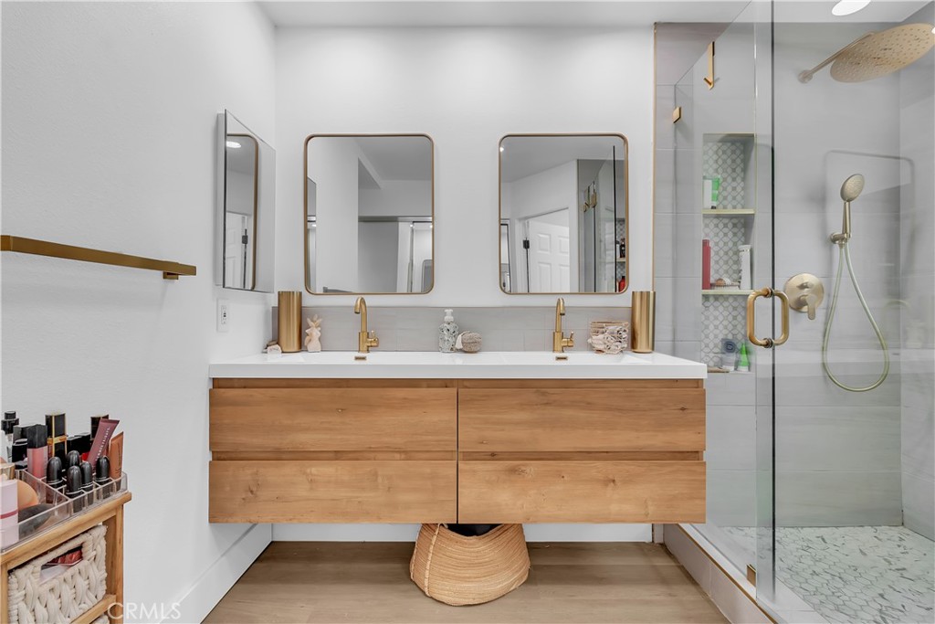 5931 East Rocking Horse Way, Unit 15 Orange, CA 92869 - Photo 28 of 43 Dual sinks