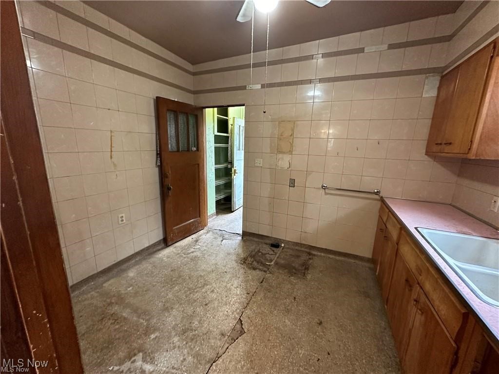 11032 Crescent Road Cleveland, OH 44111 - Photo 8 of 40 Gallery Image 8