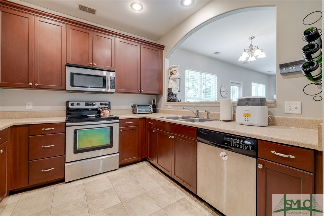 4 Chapel Pointe Circle Savannah, GA 31419 - Photo 11 of 36