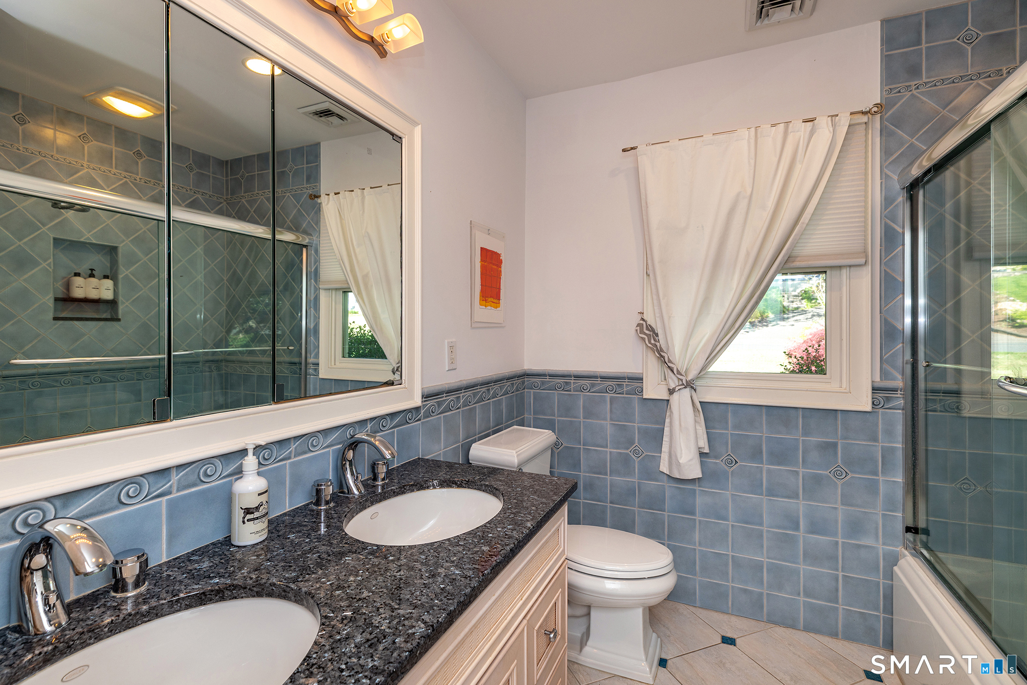 34 Skyline Drive Brookfield, CT 06804 - Photo 23 of 33 You're level hall bath