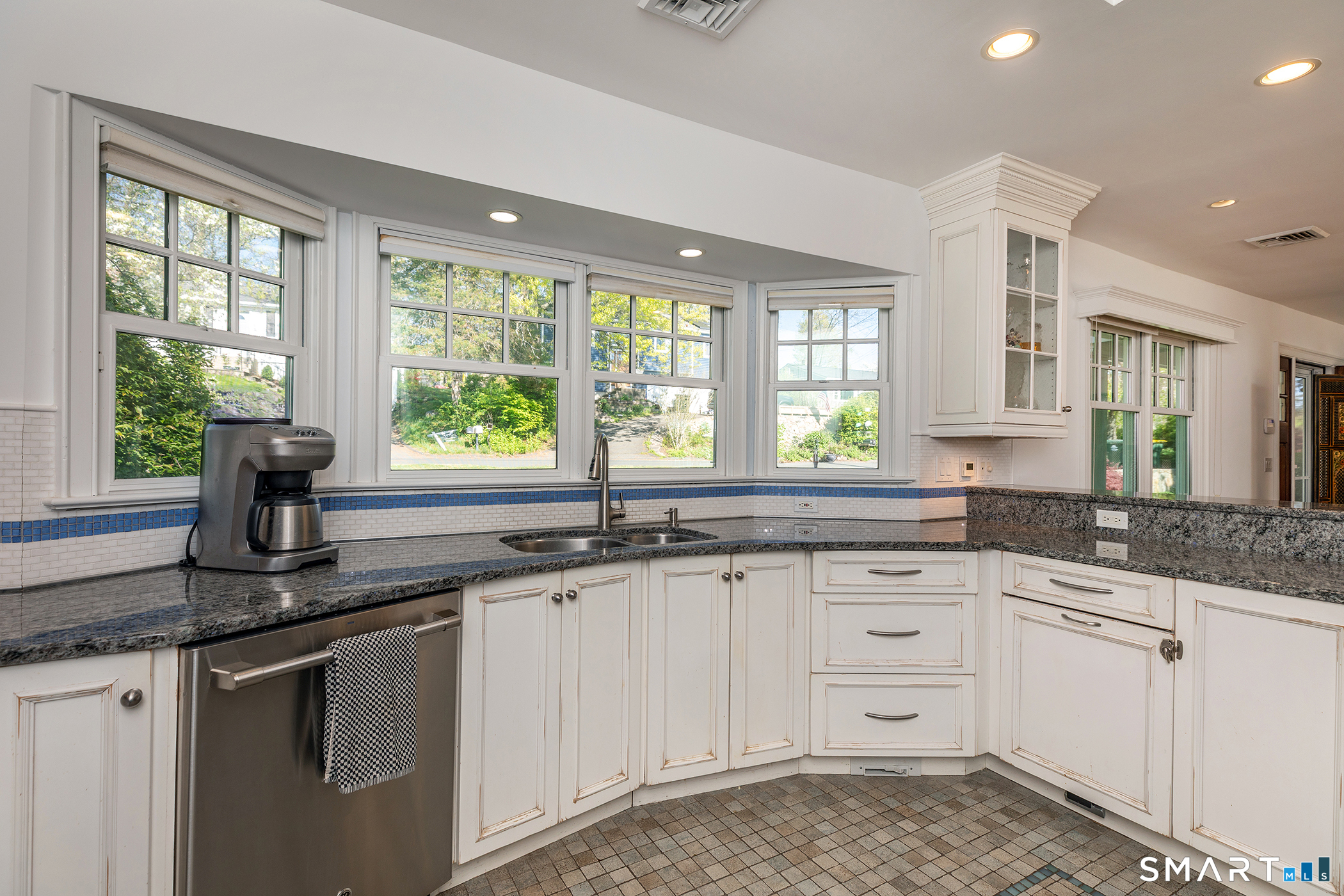 34 Skyline Drive Brookfield, CT 06804 - Photo 9 of 33