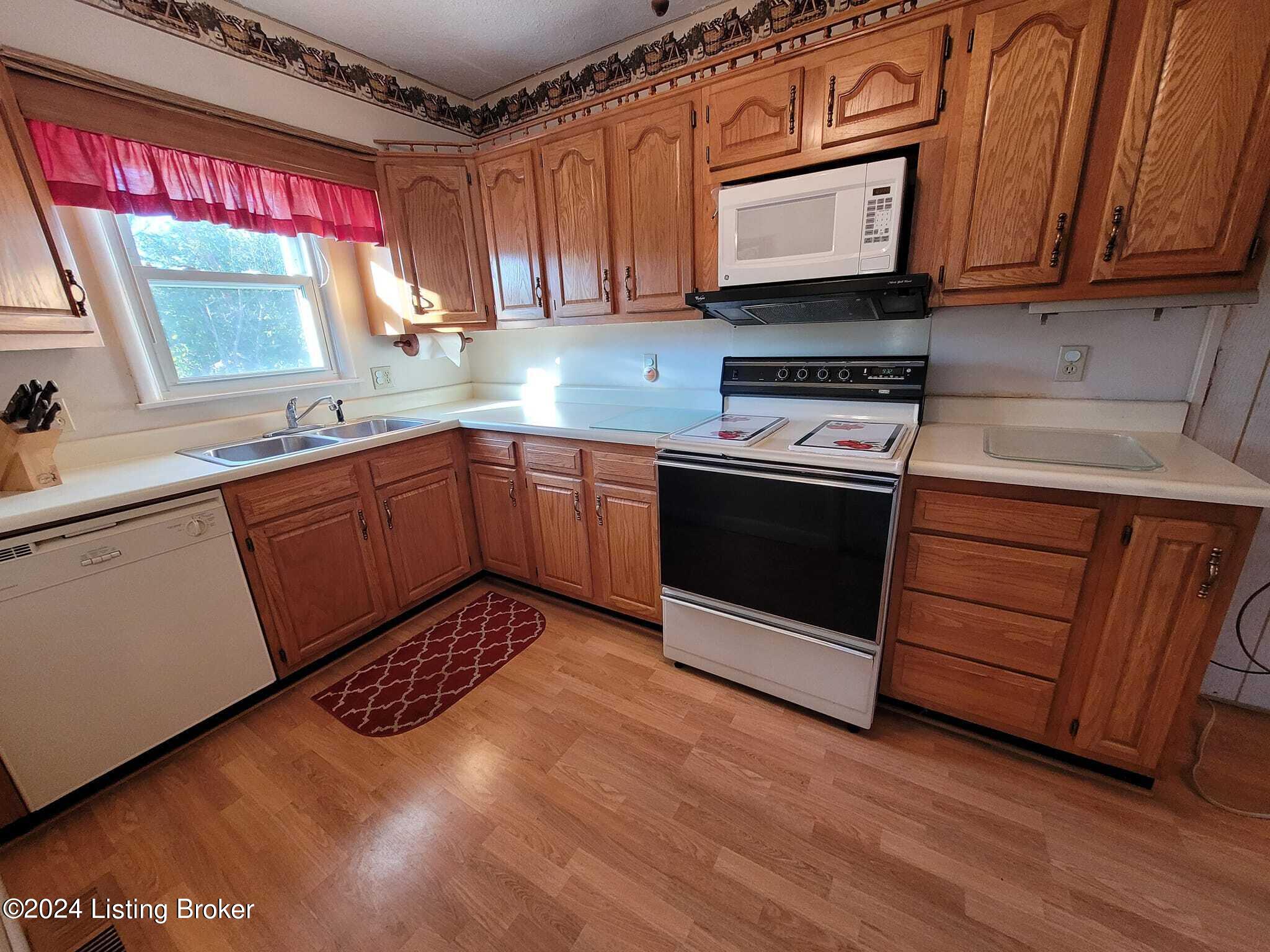 1806 Easterday Road Carrollton, KY 41008 - Photo 4 of 18 1806 kitchen pic1