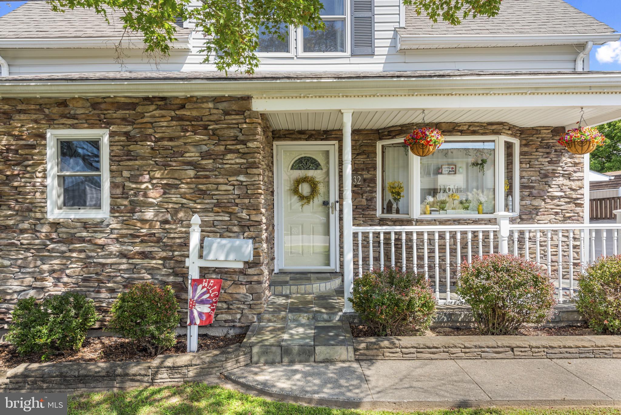 332 Poplar Road Baltimore, MD 21221 - Photo 4 of 59 a front view of a house with garden