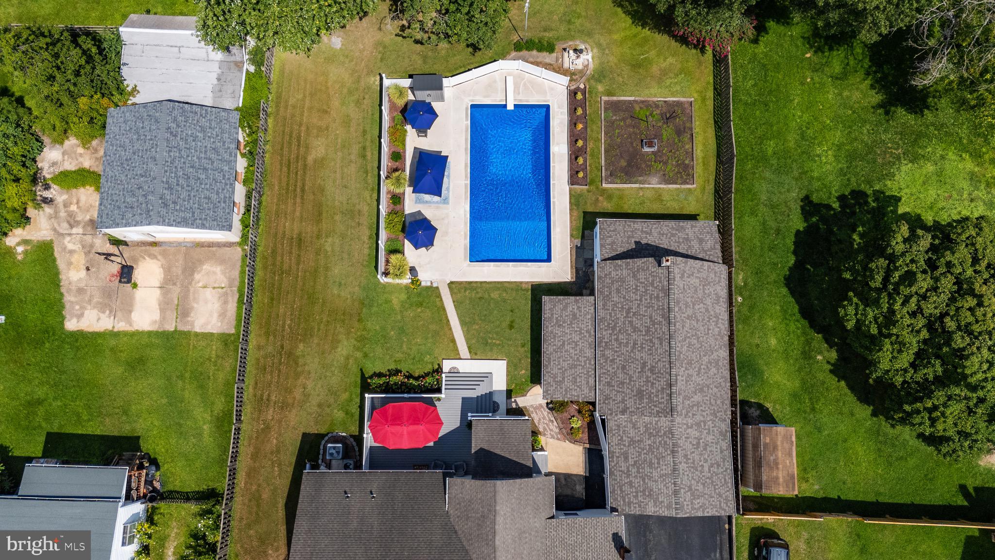 332 Poplar Road Baltimore, MD 21221 - Photo 55 of 59 an aerial view of a house