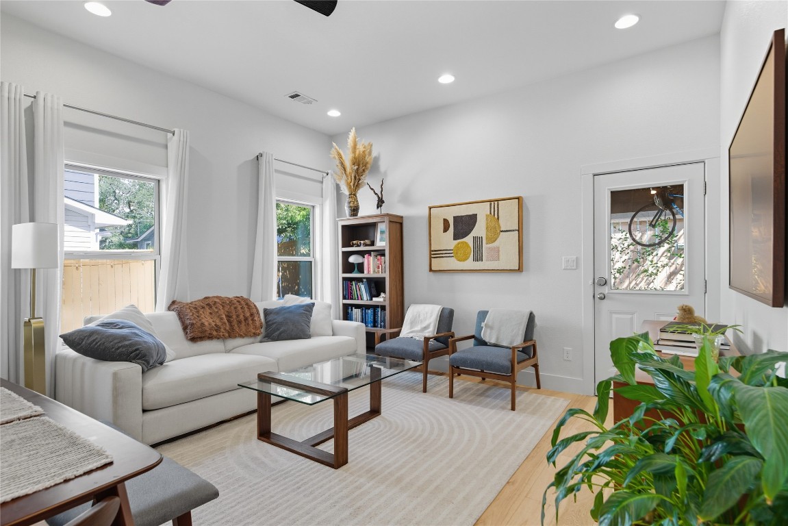 2007 South L Davis Avenue, Unit B Austin, TX 78702 - Photo 2 of 24 a living room with furniture and a potted plant