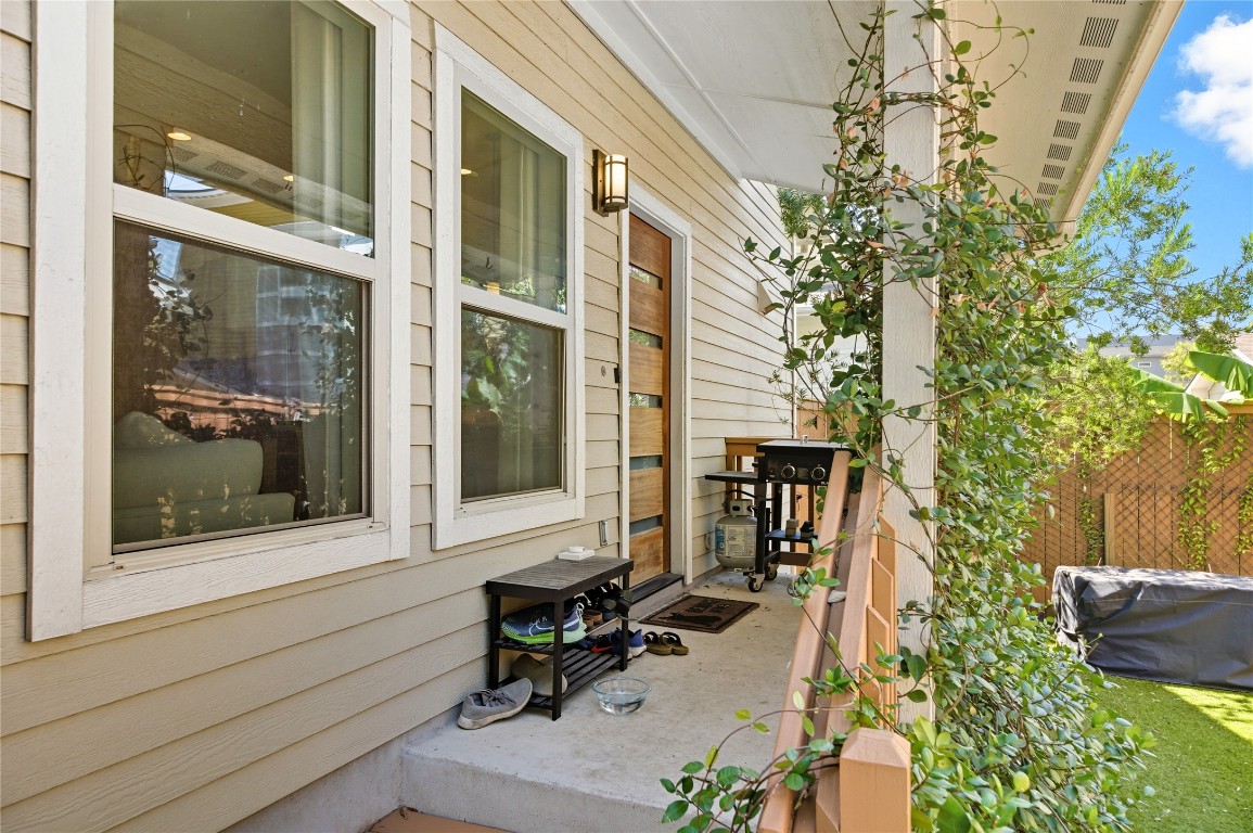 2007 South L Davis Avenue, Unit B Austin, TX 78702 - Photo 21 of 24 a view of house with backyard and sitting area