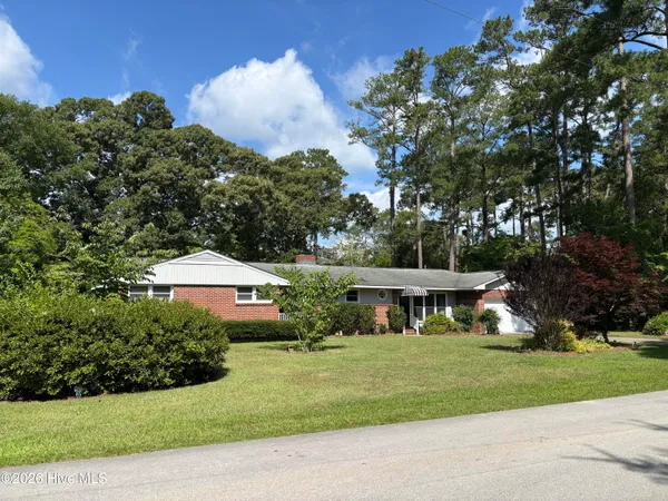 $392,000 | 201 Dogwood Lane, Trent Woods, NC 28562