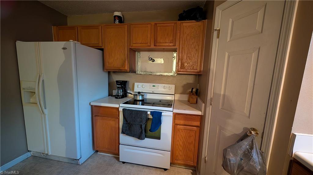 1067 Bridgend Drive High Point, NC 27282 - Photo 2 of 10