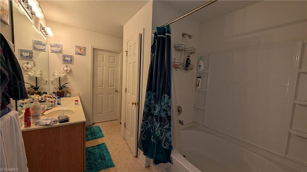 1067 Bridgend Drive High Point, NC 27282 - Photo 6 of 10 Primary Bathroom