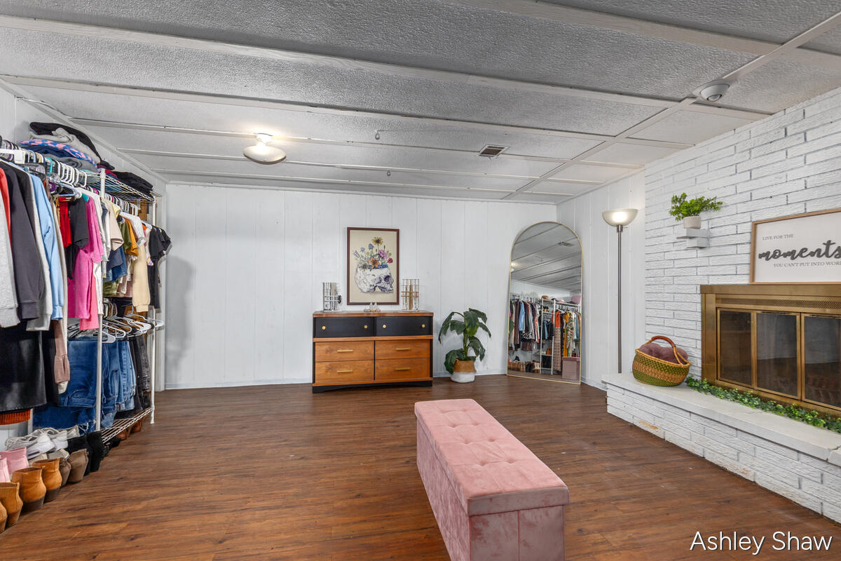 4789 Pleasant Road Hamilton, MI 49419 - Photo 21 of 33 Family Room