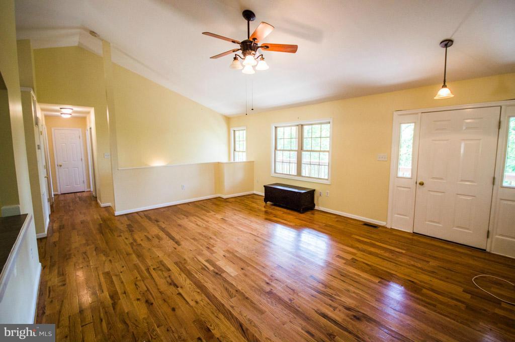 564 Venus Branch Road Front Royal, VA 22630 - Photo 5 of 30 Living Room