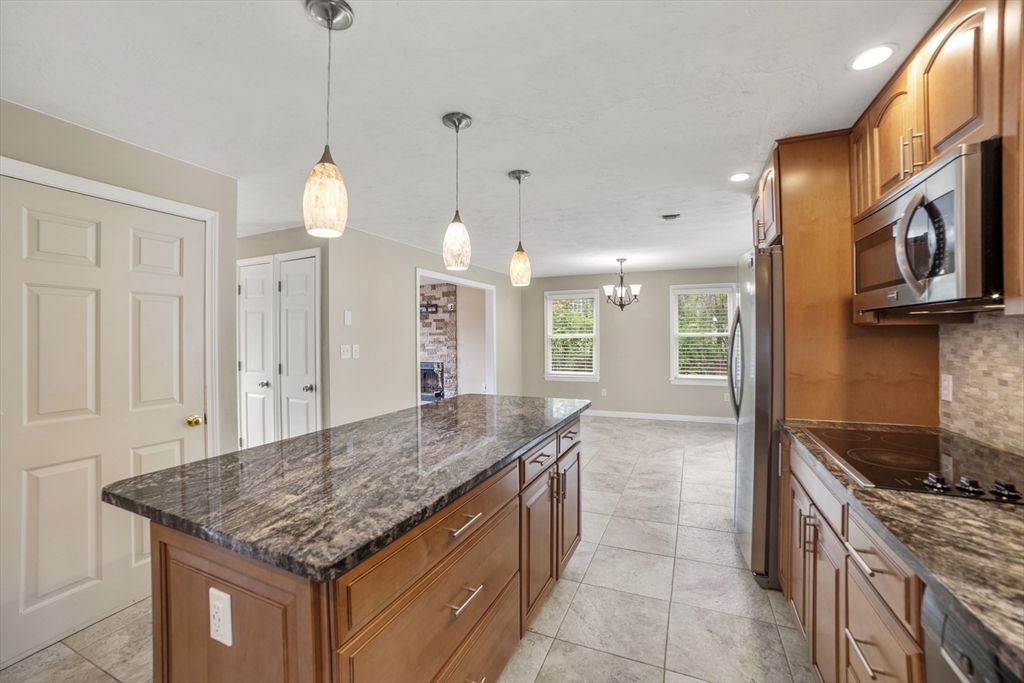 45 Thiels Way Raynham, MA 02767 - Photo 5 of 41