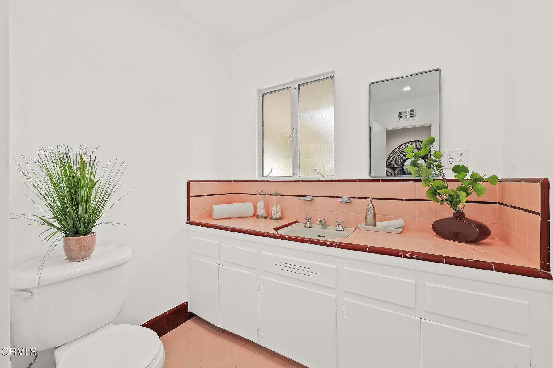 515 Cliff Drive Pasadena, CA 91107 - Photo 25 of 37 a bathroom with a toilet sink and mirror