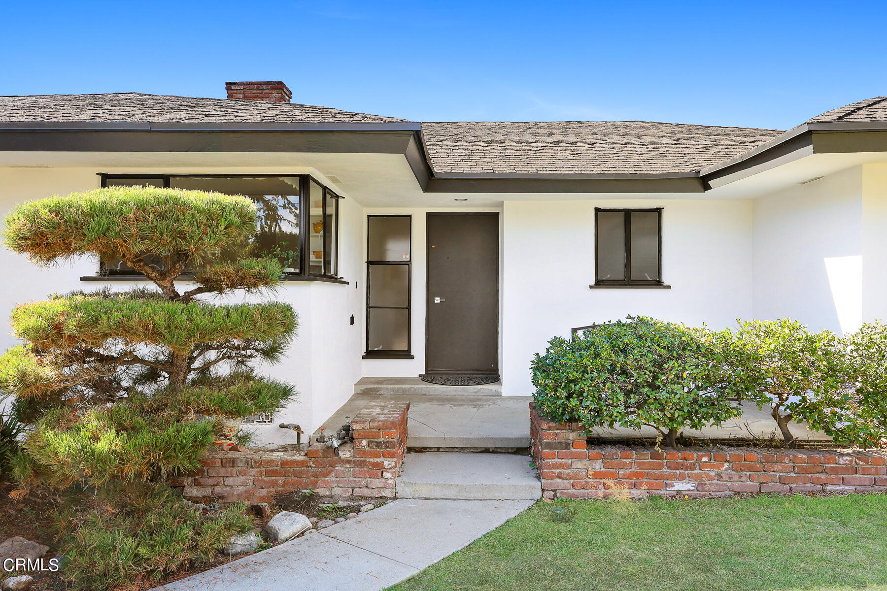 515 Cliff Drive Pasadena, CA 91107 - Photo 4 of 37 a front view of a house with garden