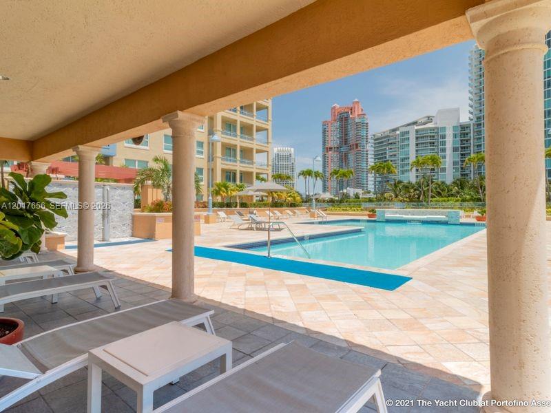 90 Alton Road, Unit 1604 Miami Beach, FL 33139 - Photo 4 of 29
