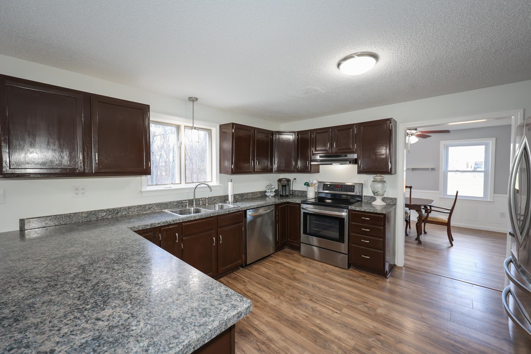254 Brickett Road Manchester, NH 03109 - Photo 5 of 39