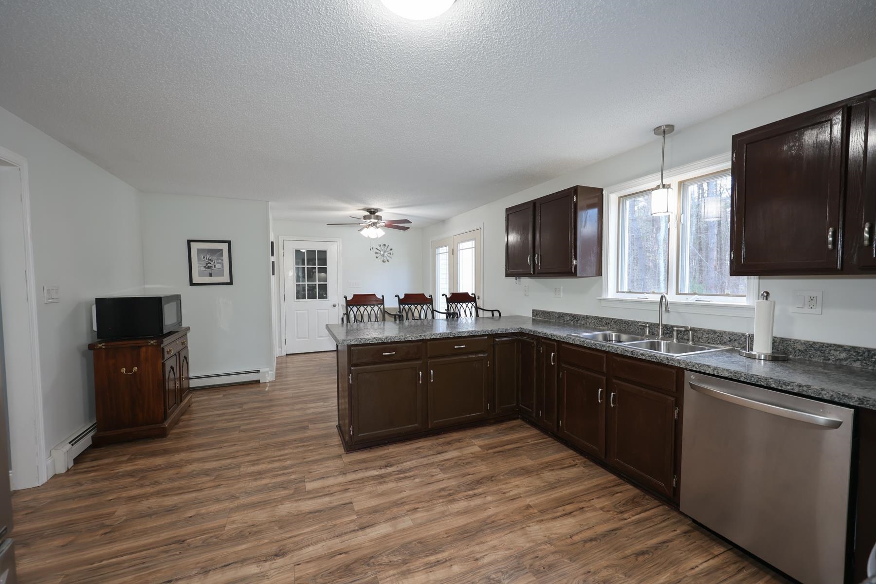 254 Brickett Road Manchester, NH 03109 - Photo 6 of 39