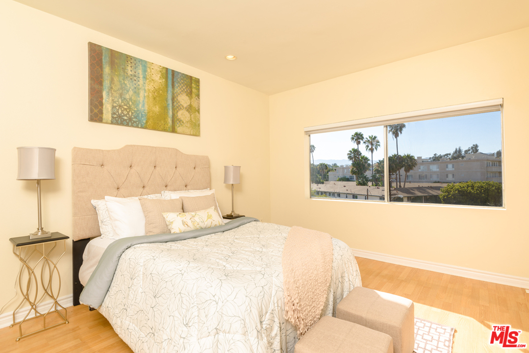 622 South Barrington Avenue, Unit 403 Los Angeles, CA 90049 - Photo 11 of 25