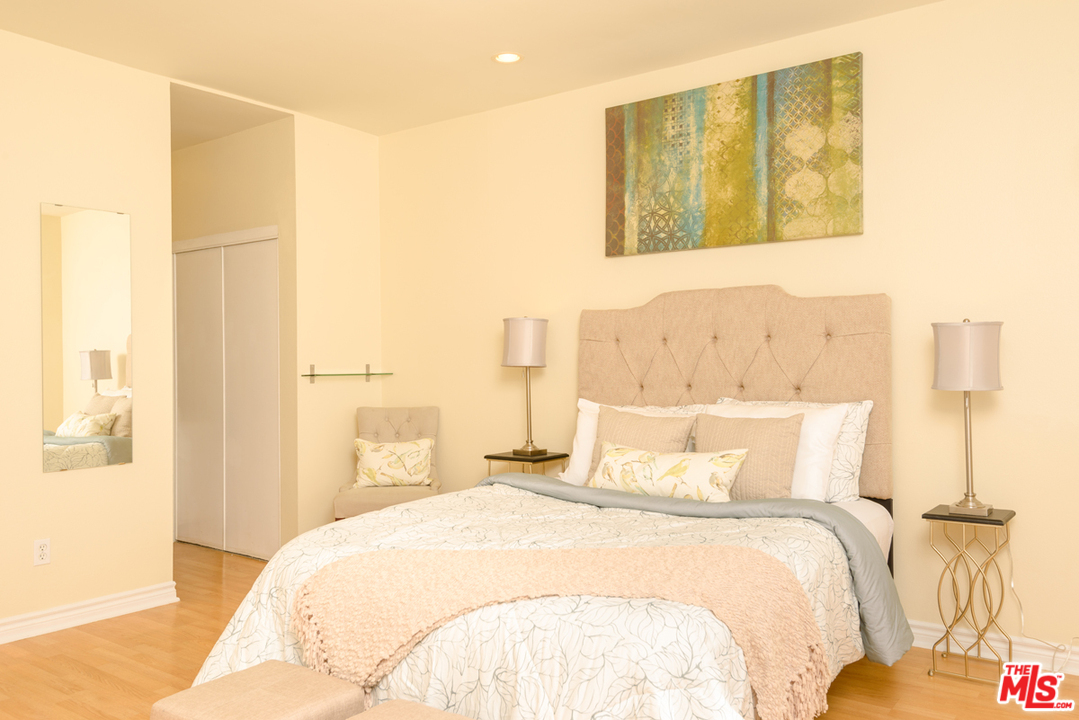 622 South Barrington Avenue, Unit 403 Los Angeles, CA 90049 - Photo 12 of 25