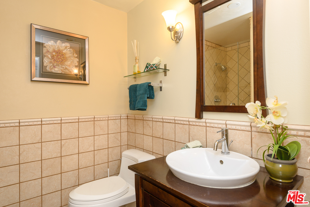 622 South Barrington Avenue, Unit 403 Los Angeles, CA 90049 - Photo 13 of 25