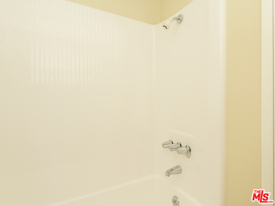 622 South Barrington Avenue, Unit 403 Los Angeles, CA 90049 - Photo 16 of 25