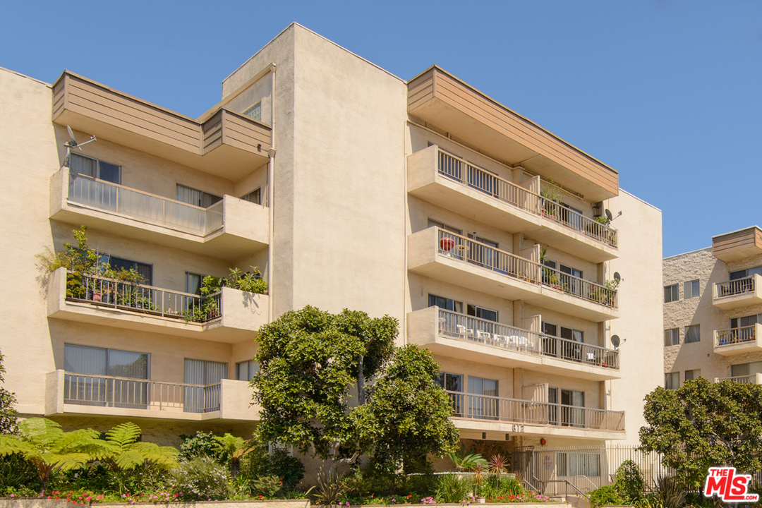 622 South Barrington Avenue, Unit 403 Los Angeles, CA 90049 - Photo 17 of 25