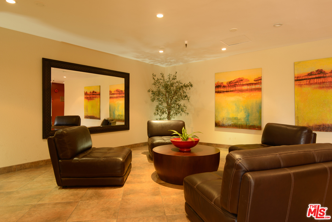 622 South Barrington Avenue, Unit 403 Los Angeles, CA 90049 - Photo 19 of 25