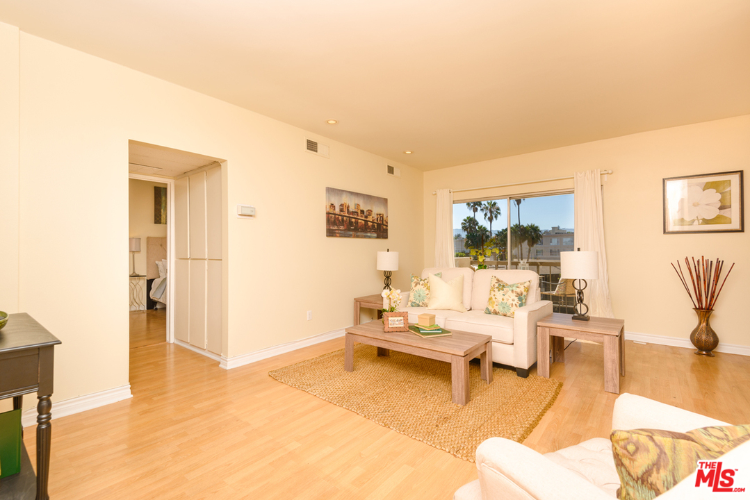 622 South Barrington Avenue, Unit 403 Los Angeles, CA 90049 - Photo 3 of 25