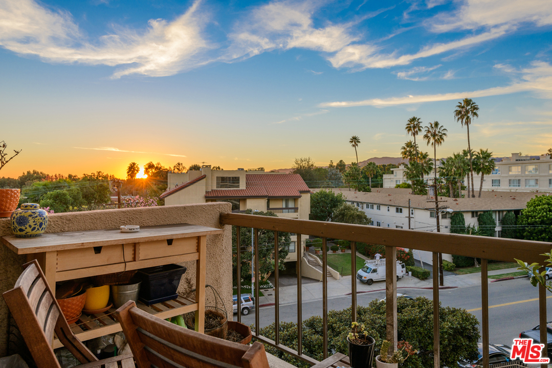 622 South Barrington Avenue, Unit 403 Los Angeles, CA 90049 - Photo 22 of 25