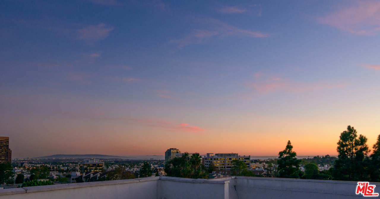 622 South Barrington Avenue, Unit 403 Los Angeles, CA 90049 - Photo 24 of 25