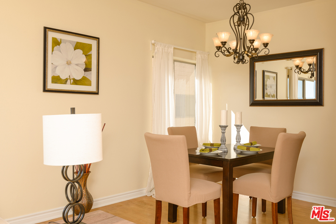 622 South Barrington Avenue, Unit 403 Los Angeles, CA 90049 - Photo 6 of 25