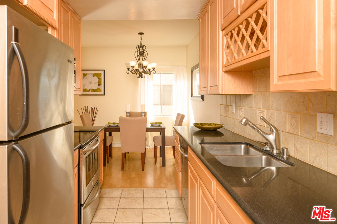 622 South Barrington Avenue, Unit 403 Los Angeles, CA 90049 - Photo 9 of 25